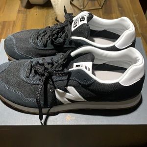 WOW!!HE JUST BE GIVING DEALS BRAND NEW AT A UNBELIEVABLE PRICE!!!